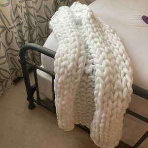 Chunky knit white throw blanket